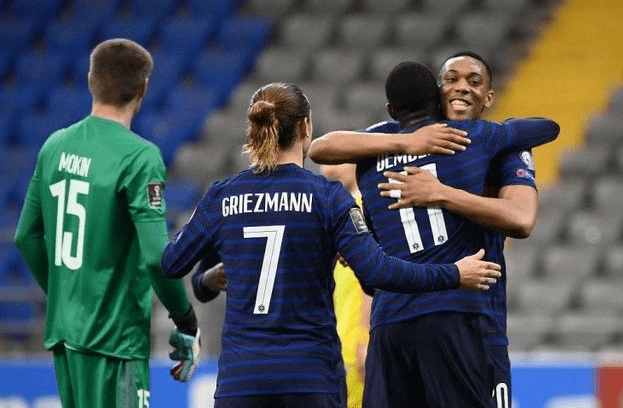 法国队碾压日本队,奥恰洛夫扛起全队 法国队碾压日本队,奥恰洛夫扛起全队