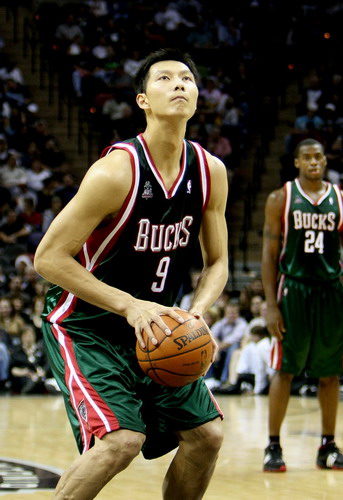 湖人轻取马刺,易建联高光表现的简单介绍 湖人轻取马刺,易建联高光表现的简单介绍