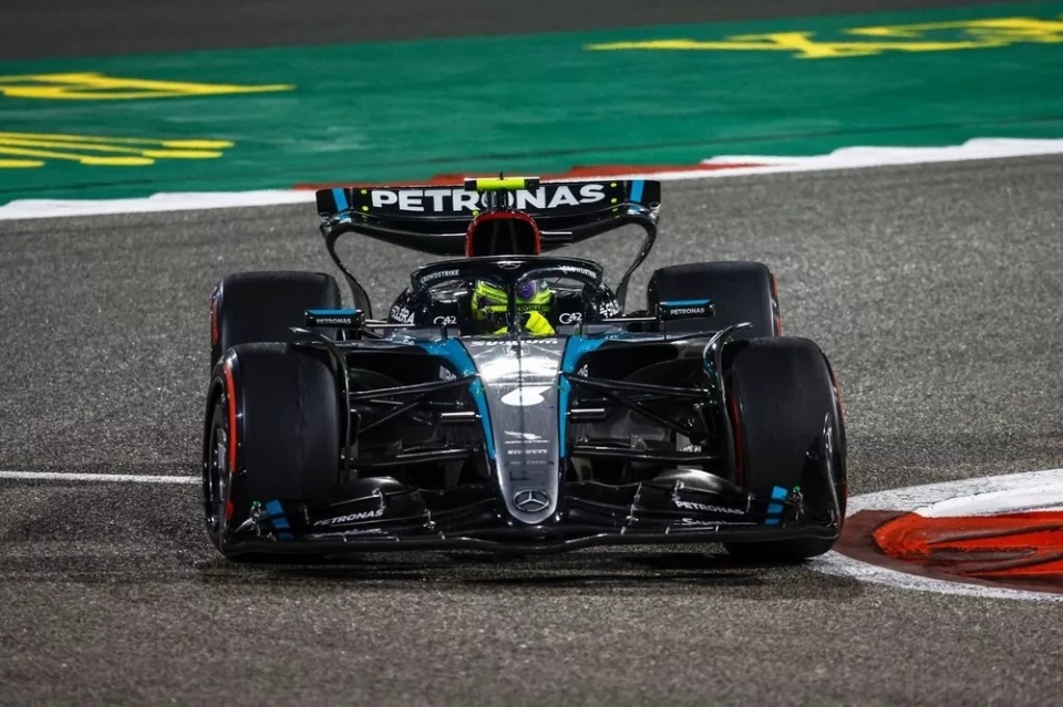 索伯车队完胜梅赛德斯,汉密尔顿惊艳四座 索伯车队完胜梅赛德斯,汉密尔顿惊艳四座