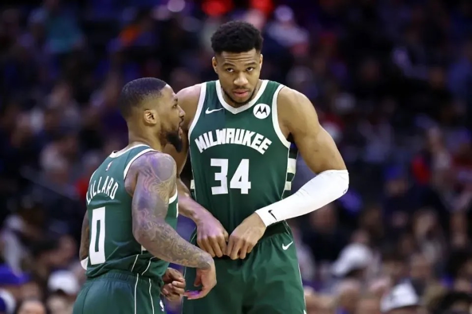 雄鹿力克76人,字母哥带队取胜 雄鹿力克76人,字母哥带队取胜