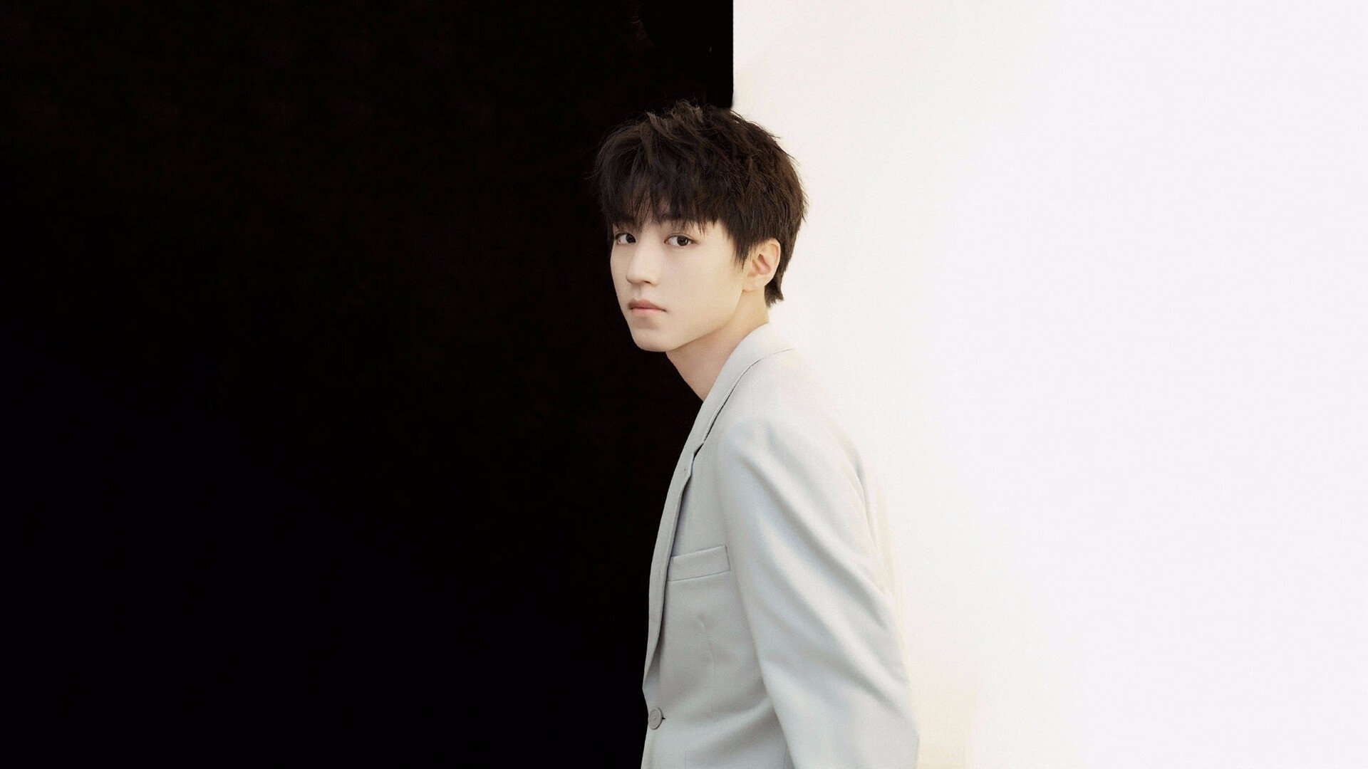 量子纠缠的体育场,当哈兹里在终场哨响时,克瓦拉茨赫利亚在另一个世界投出了绝杀