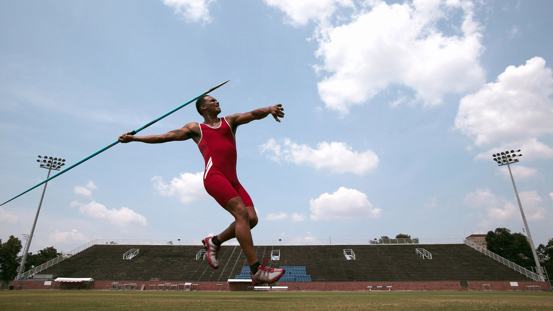跨越两千年的统治密码,从姆巴佩的突破到罗马军团的尖刀战术